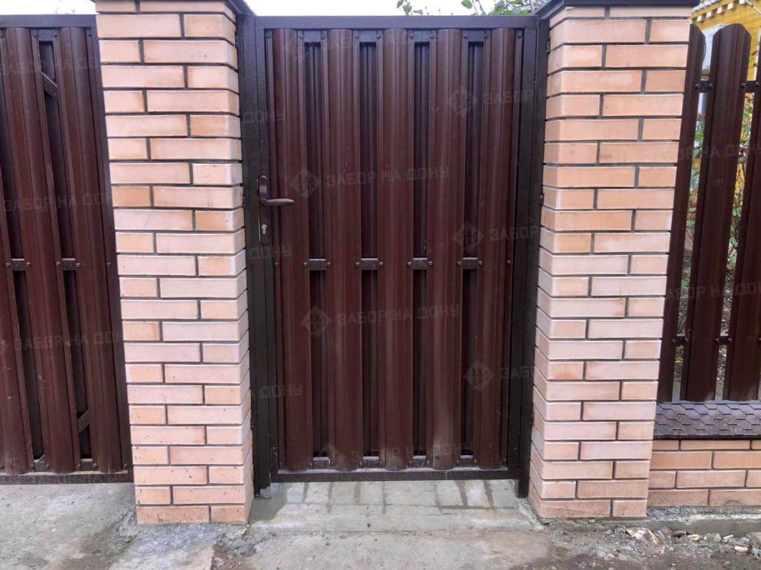 Калитка из евроштакетника  в Холмской